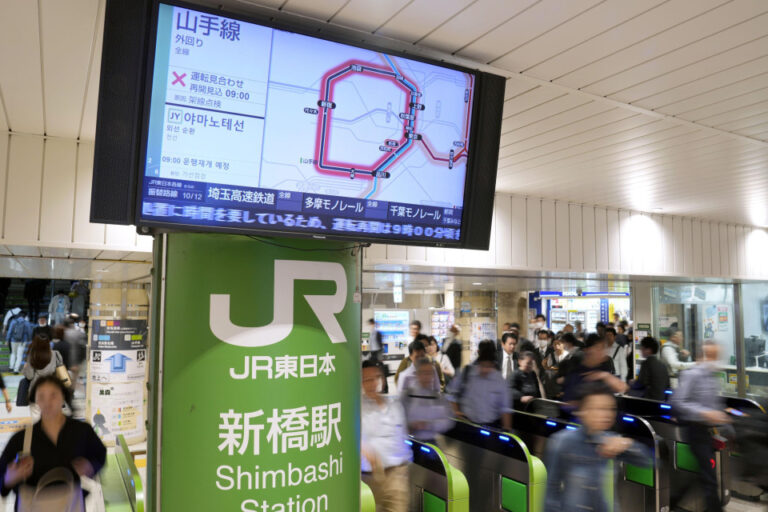 Les services reprennent sur la ligne de boucle Tokyo après les vérifications du connecteur d'alimentation