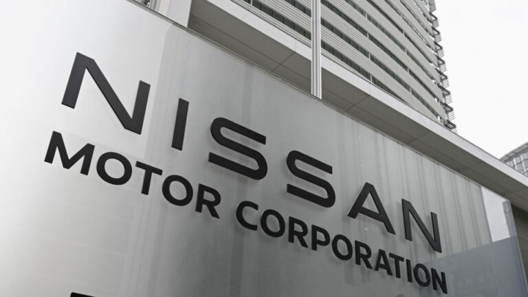 Nissan pour demander aux candidats à la retraite anticipée du personnel de bureau au Japon