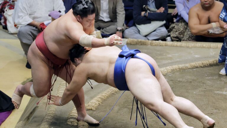 Onosato bat Daieisho pour rester sur la bonne voie pour une compétition parfaite 15-0