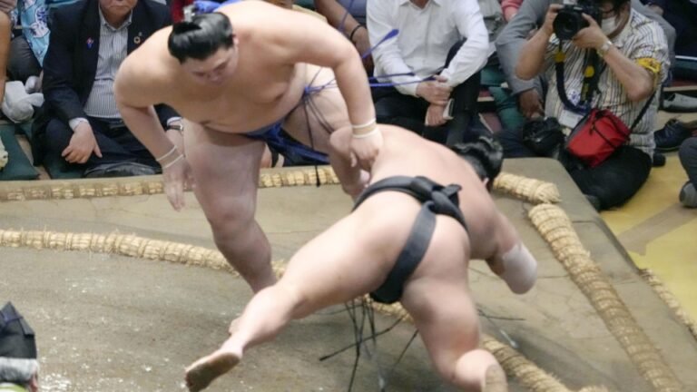 Onosato sur le verge du titre, promotion, avec une avance à 3 coups