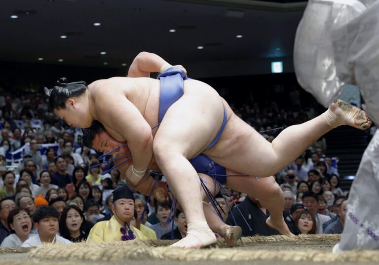 Ozeki Onosato entre avec 11e victoire, Hoshoryu 2 victoires