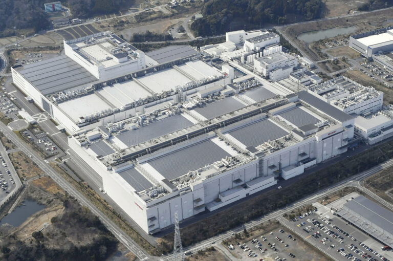 Sharp pour vendre une usine de LCD symbolique à la société mère Foxconn