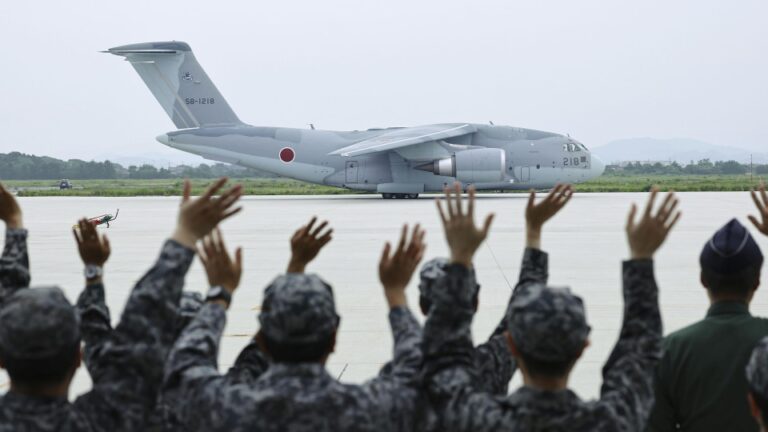2 Les avions SDF quittent le Japon pour Djibouti pour une éventuelle évacuation du Moyen-Orient