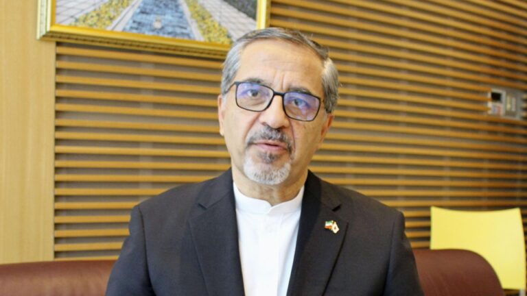 L'envoyé iranien exhorte le Japon bombardé à s'opposer aux attaques américaines
