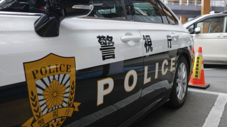 L'officier de police déclenche un pistolet par accident près d'Osaka Expo, personne ne fait de mal