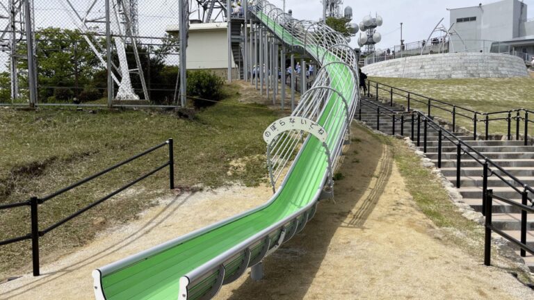 Le nouveau glissement géant dans le sud-ouest du Japon a fermé après que 4 personnes se brisent les os