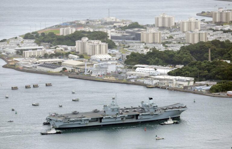 British Navy Carrier Group fait l'appel de Port au Japon, 1er en 4 ans