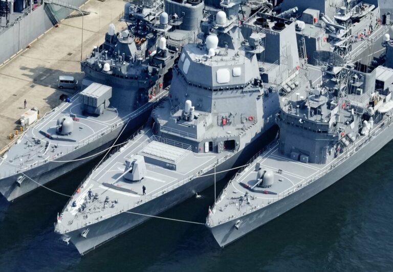 La Chine a tiré des prises de vue d'avertissement à Japan Destroyer en 2024 Entrée: Sources