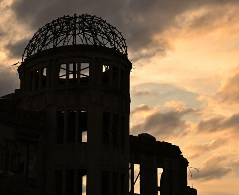 Le Japon PM promet de maintenir les principes non nucléaires sur A-Bomb Anniv.