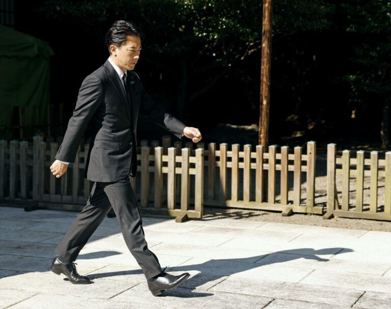 Le ministre agricole Koizumi visite le sanctuaire Yasukuni sur la Seconde Guerre mondiale Anniv.