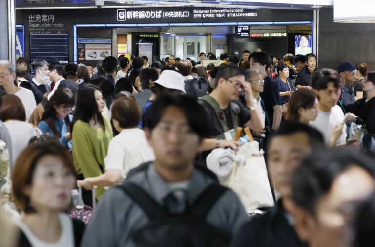 Les services de train à grande vitesse dans l'ouest du Japon ont été annulés en raison de fortes pluies