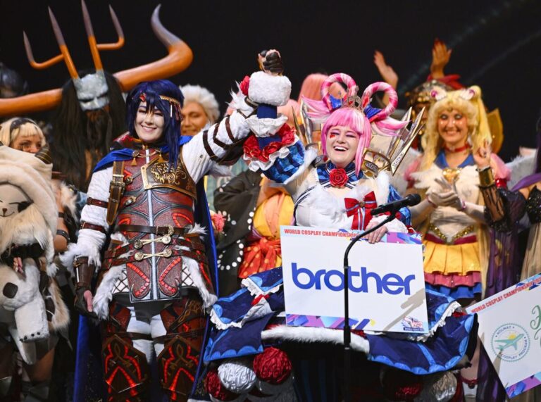 US Team Clad dans les personnages de jeu remporte le Sommet mondial de cosplay au Japon