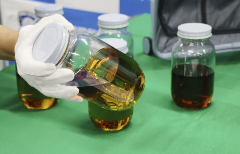 2 adolescents arrêtés pour la contrebande d'ingrédient de cannabis sous forme liquide