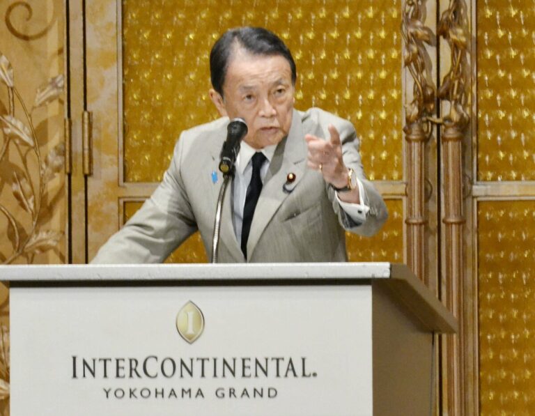Ex-PM ASO appelle à la décision d'élection de leadership SNP du LDP pour remplacer Ishiba