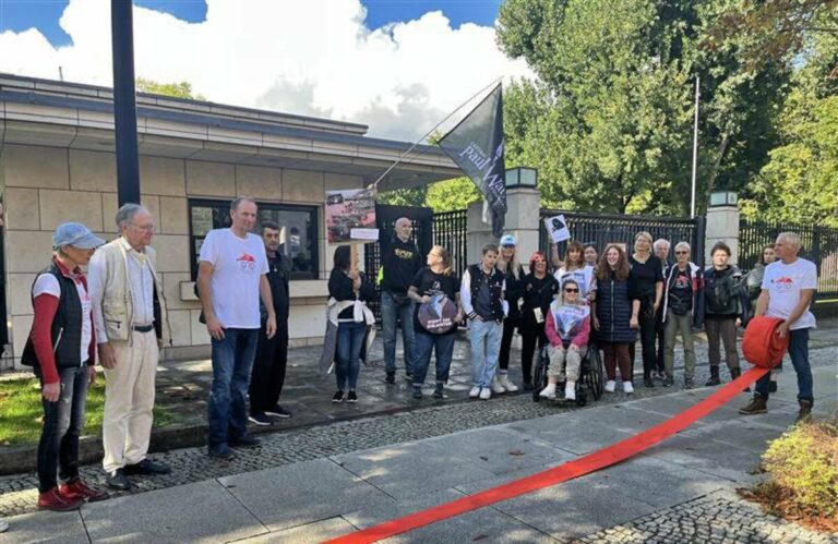Groupe allemand de protection des animaux remet une pétition pour arrêter Dolphin Hunt