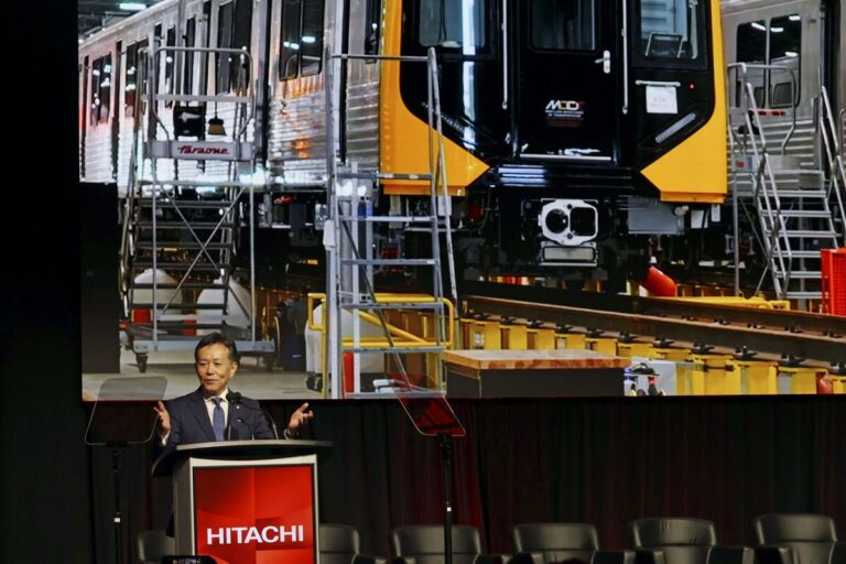 Hitachi ouvre une nouvelle usine de voitures de fer de 100 millions de dollars près de Washington