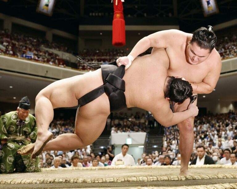 Hoshoryu lance Hakuoho, ONOSATO OUTOWERS ABI le jour 3 à Tokyo