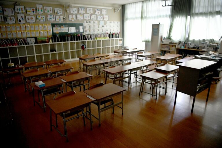 Japon pour adopter formellement des manuels numériques, peut-être au cours de l'exercice 2030