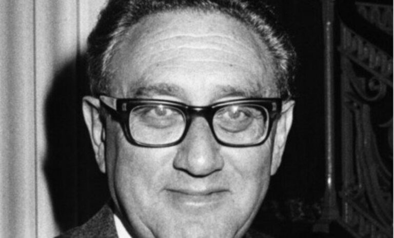 Kissinger a demandé si les États-Unis pouvaient « diriger » les militaires de la Chine vers Senkakus