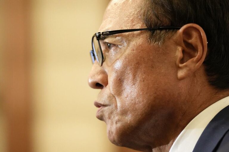 L'ancien président de Suntory, Niinami, quitte en tant que chef du corps d'affaires après son sonde policière