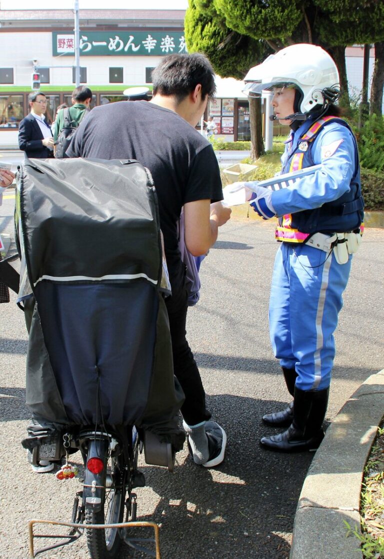 La police du Japon publie un livre de règles de cyclisme détaillant les nouvelles amendes à partir d'avril