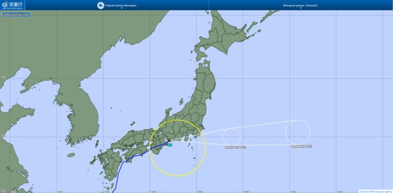 Le Japon s'appuie pour de fortes pluies alors que le typhon se dirige vers l'est le long de la côte du Pacifique