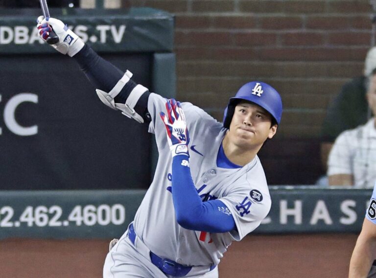 Les Dodgers gagnent NL West en tant qu'Ohtani Homers n ° 54, Yamamoto Hurls Gem