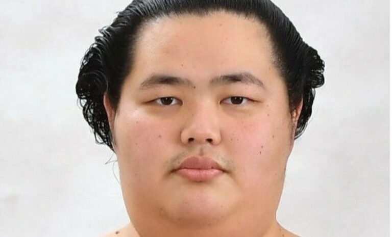 Ozeki Kotozakura se retire pour la grande victoire d'Onosato
