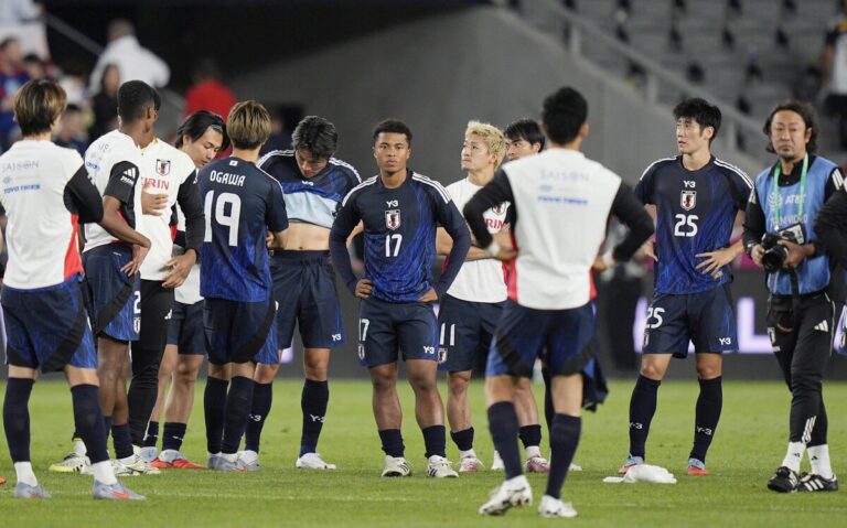 Sous-par-le Japon a battu 2-0 par des co-organismes de la Coupe du monde aux États-Unis