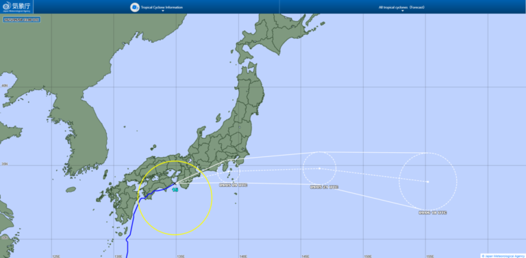 Typhoon touche l'atterrissage sur Kochi après avoir déménagé au large du sud-ouest de la côte