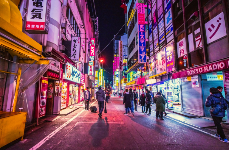 Étiquette urbaine au Japon : règles, habitudes et respect des espaces publics