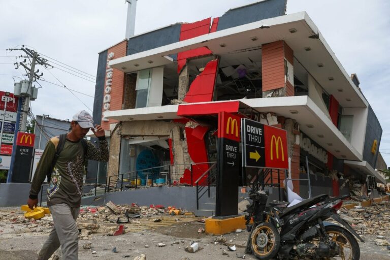 60 personnes mortes après M6.9 Quake frappe au large de l'île de Cebu des Philippines