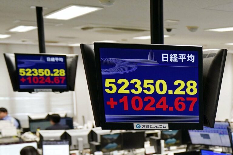 L'indice Nikkei augmente de plus de 2% au-dessus de 52 000 pour la première fois sur les valeurs technologiques