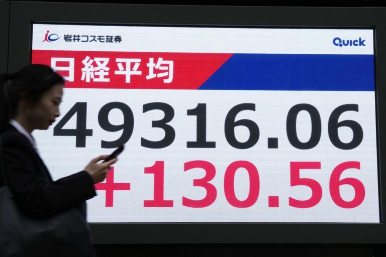 L'indice boursier Nikkei clôture à un niveau record après que Takaichi soit devenu Premier ministre du Japon