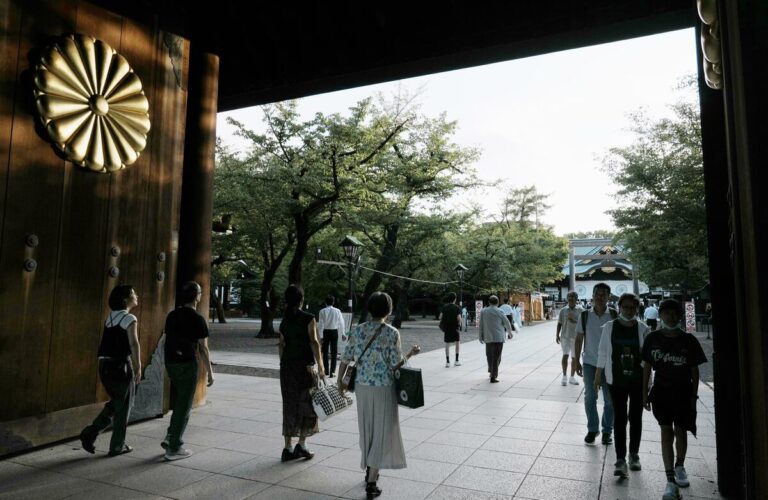La course au leadership du LDP Japon apporte des visites au sanctuaire de Yasukuni à Spotlight