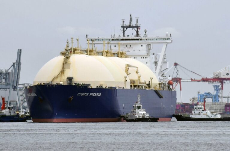 Le Japon continuera d'importer du GNL russe, dit Takaichi à Trump (source)