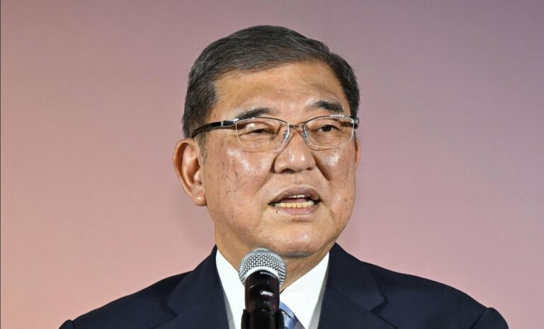 Le PM du Japon Ishiba remporte le prix du politicien qui a l'air le mieux dans les lunettes