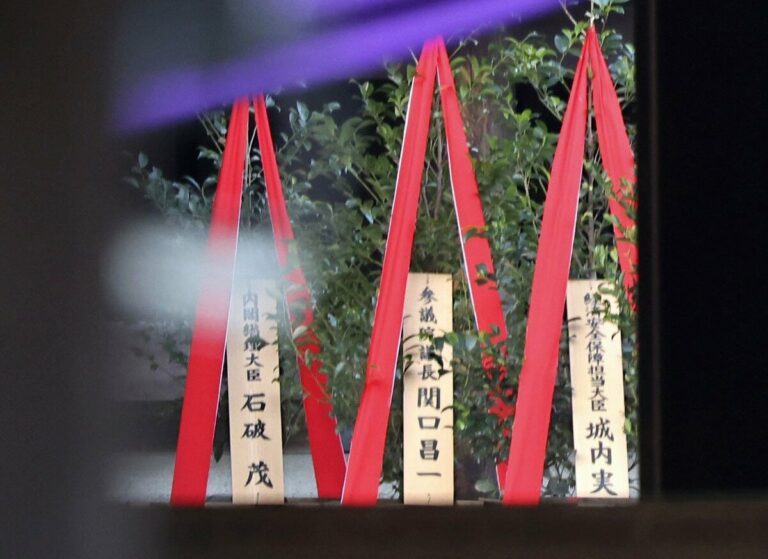 Le Premier ministre japonais sortant Ishiba envoie une offrande au sanctuaire Yasukuni lié à la guerre