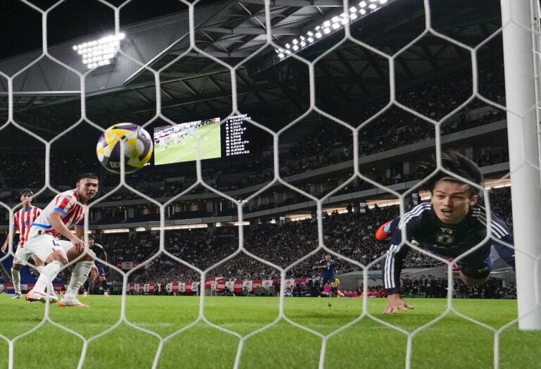 Le but d'Ueda sauve le Japon 2-2 à domicile contre le Paraguay
