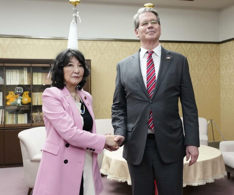 Le ministre japonais des Finances promet aux États-Unis une mise en œuvre rapide de l'accord commercial