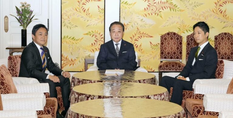 Les chefs des partis d'opposition se réunissent pour discuter du vote pour le prochain Premier ministre japonais