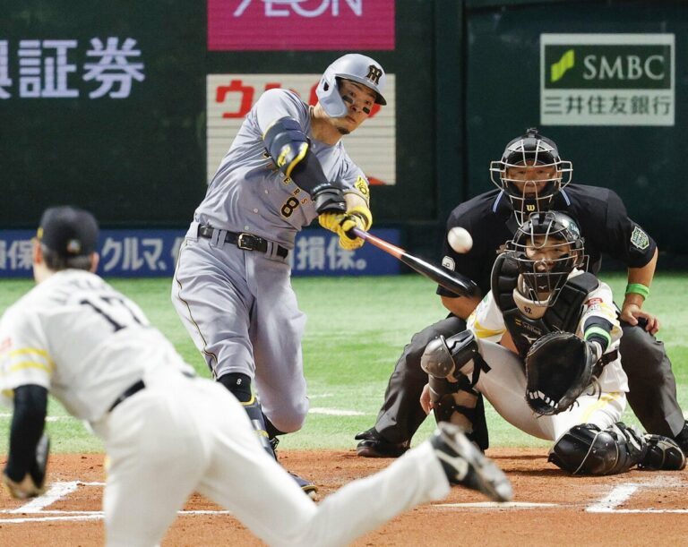 Murakami parie sur Arihara et les Tigers devancent les Hawks pour ouvrir les Japan Series