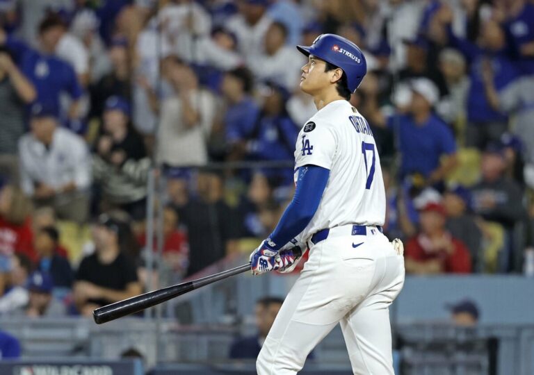 Ohtani Homers deux fois alors que les Dodgers gèrent les rouges dans l'ouverture des séries éliminatoires