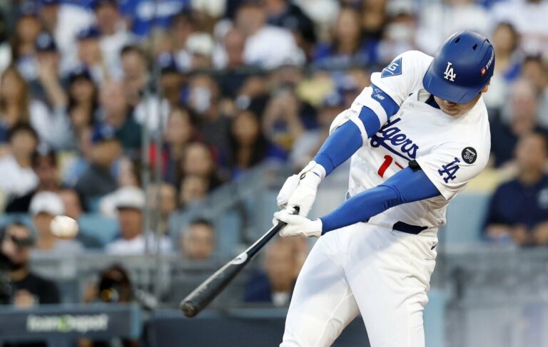 Ohtani frappe le premier circuit du lanceur lors du quatrième match de la NLCS