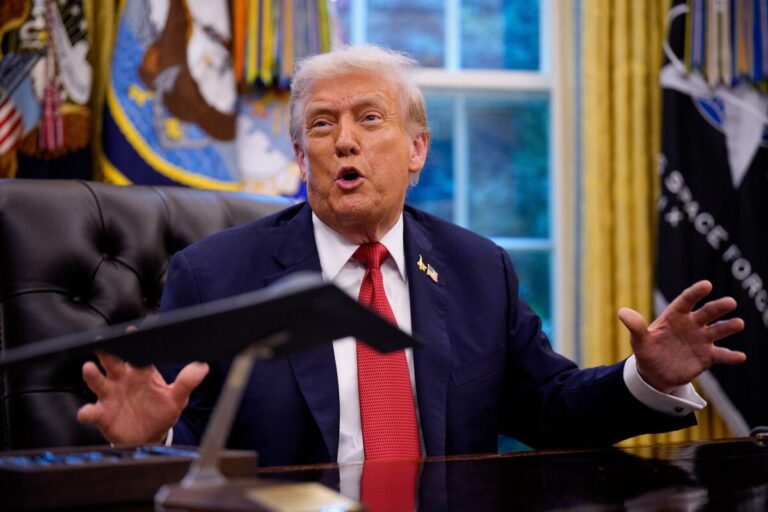 Trump dit que 25% de tarif sont sur des camions moyens et robustes du mois prochain