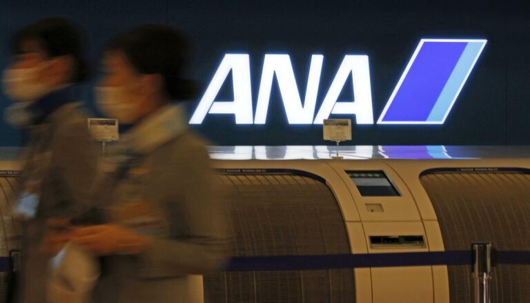 Un avion d'ANA retourne à l'aéroport de Haneda après avoir probablement heurté les feux de piste