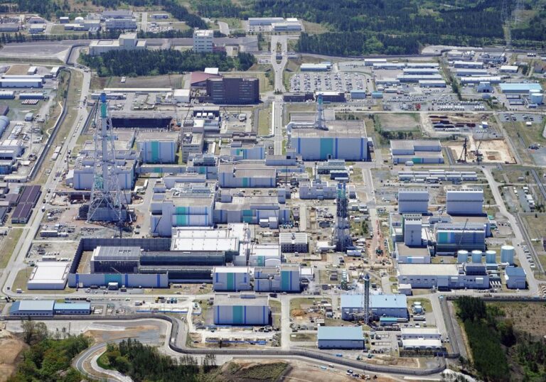 Un homme exposé à des matières radioactives dans une usine de retraitement de combustible usé au Japon