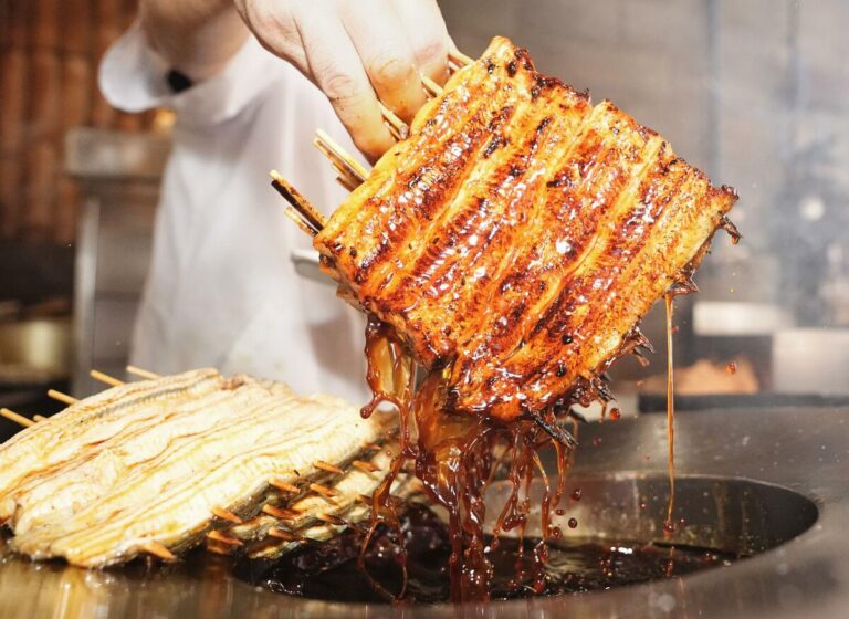Une entreprise japonaise développe une sauce à l'anguille sans alcool pour atteindre les marchés musulmans