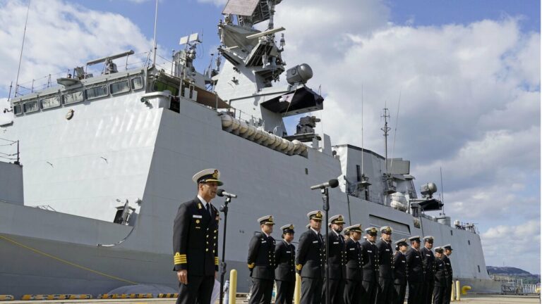 Une frégate indienne fait escale à la base de Sasebo, dans le sud-ouest du Japon