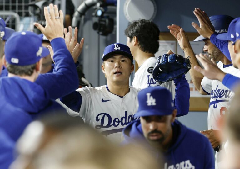 Yamamoto domine les rouges alors que les Dodgers gagnent la série NL Wild Card